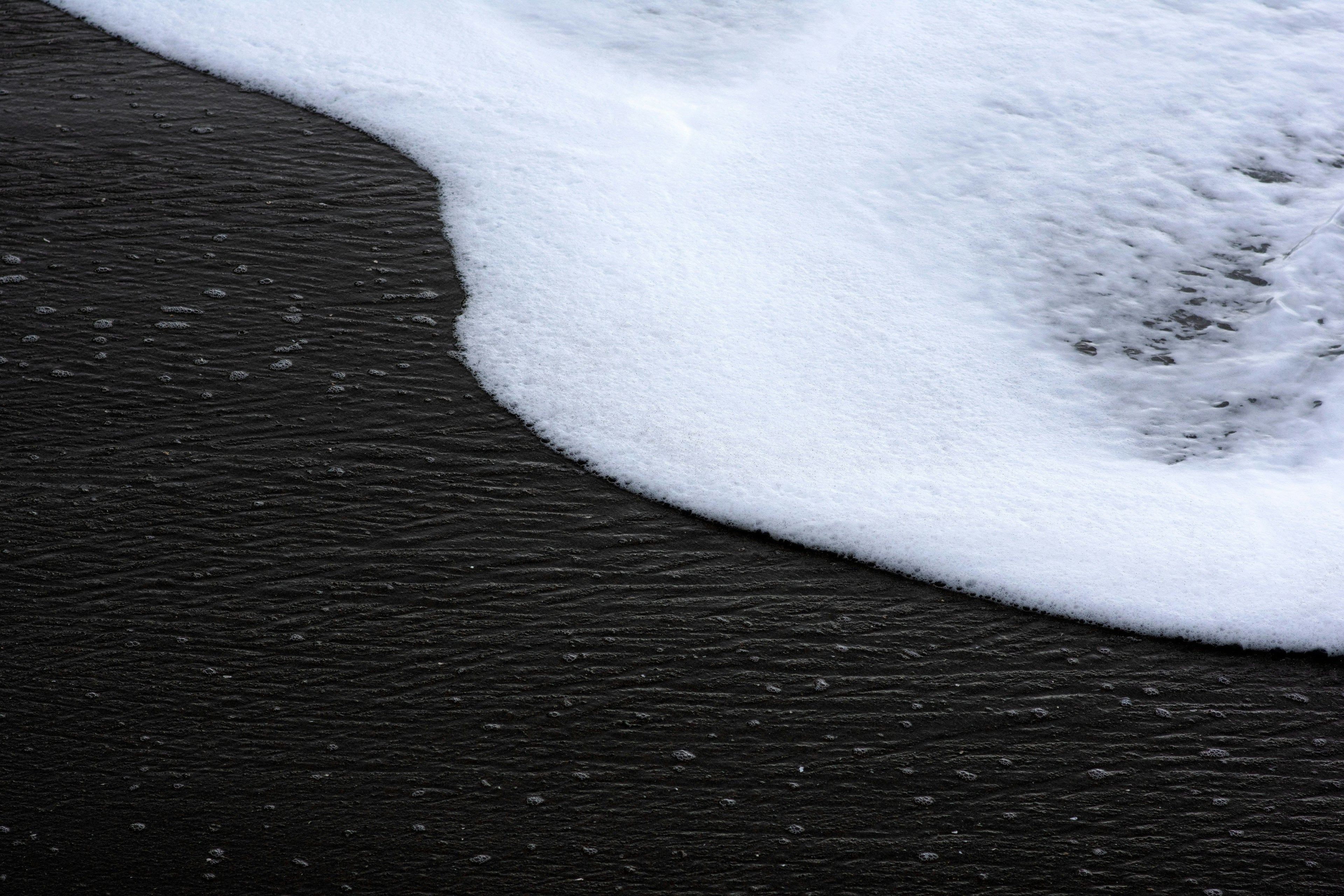 When Your Body Feels Heavy or Parched: Understanding Dampness and Dryness in TCM